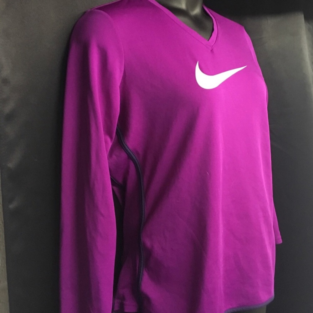 Nike DriFit - Picture 2 of 4